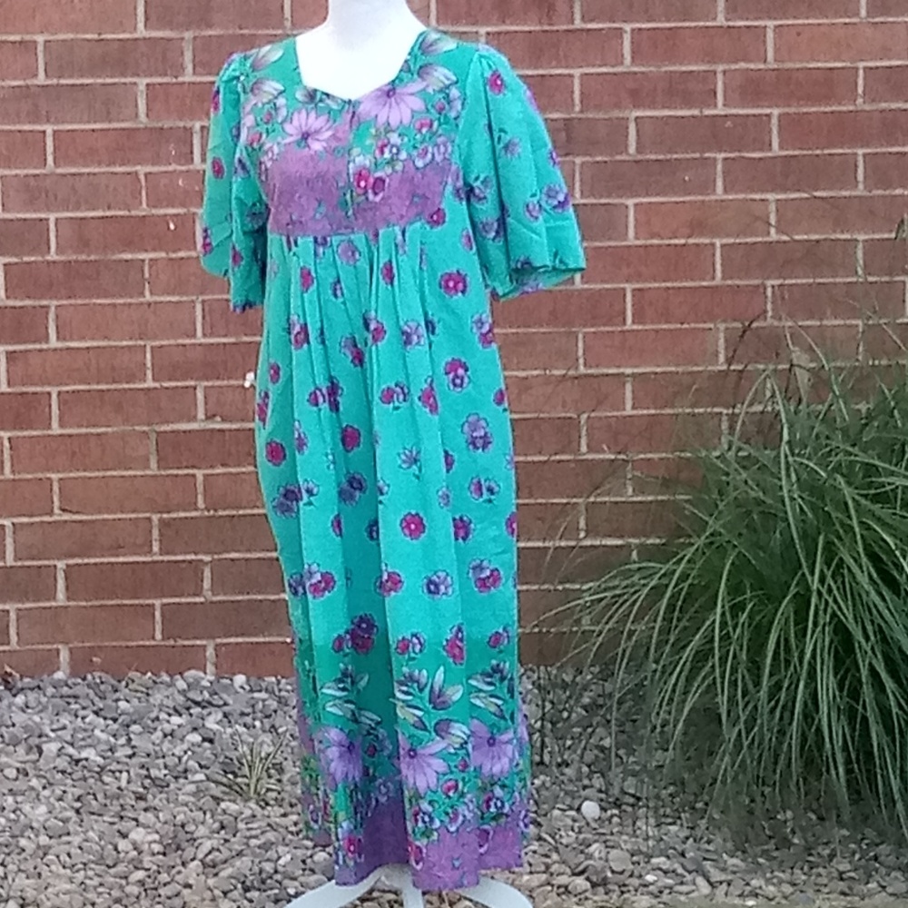LOUNGEE Caftan Lounge Dress Sz Small Floral Sz Sm